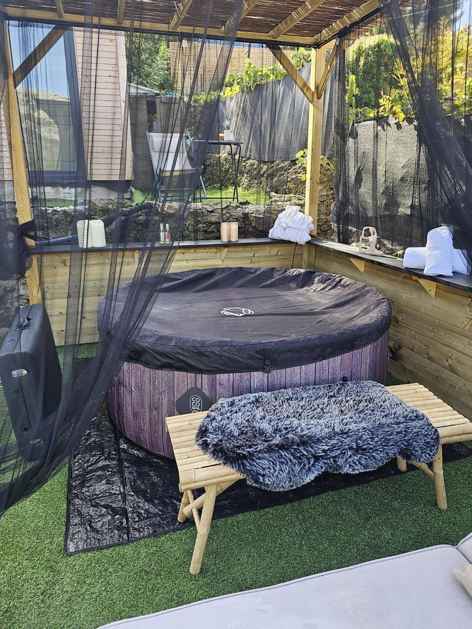 Apartamento Le Nid Des Calanques Et Son Jacuzzi Marsella Exterior foto