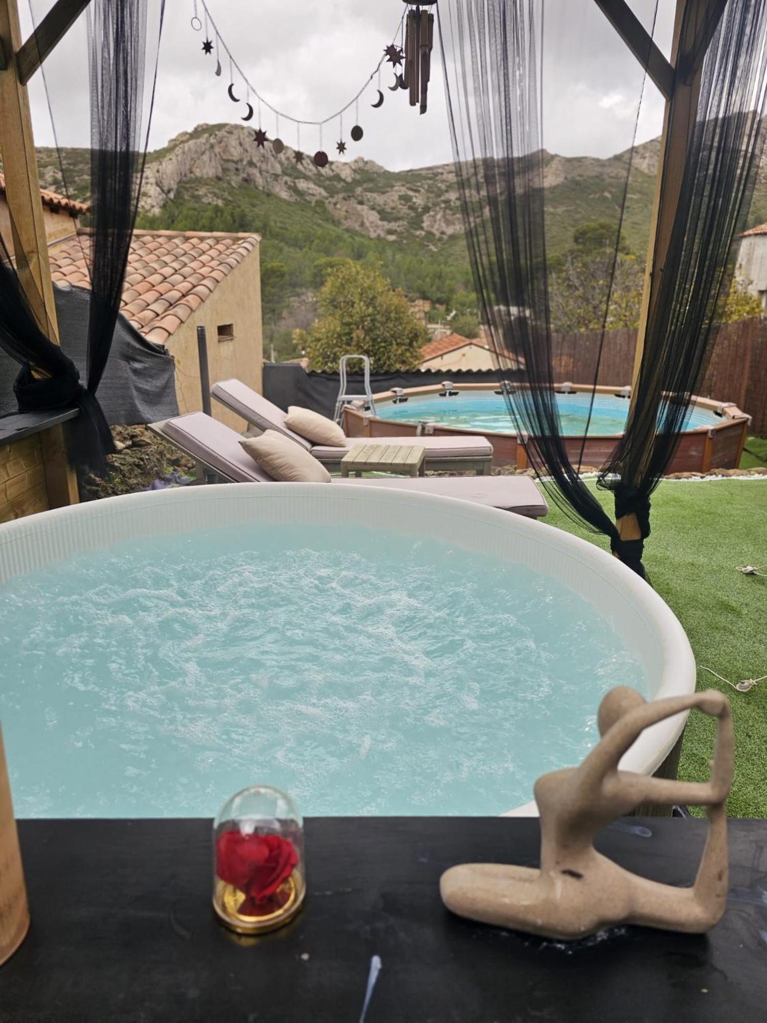 Apartamento Le Nid Des Calanques Et Son Jacuzzi Marsella Exterior foto
